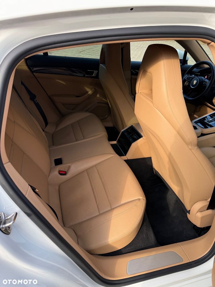 Porsche Panamera 4 - 22