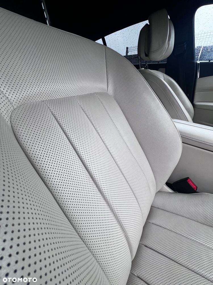 Mercedes-Benz CLS 350 d 4-Matic - 23