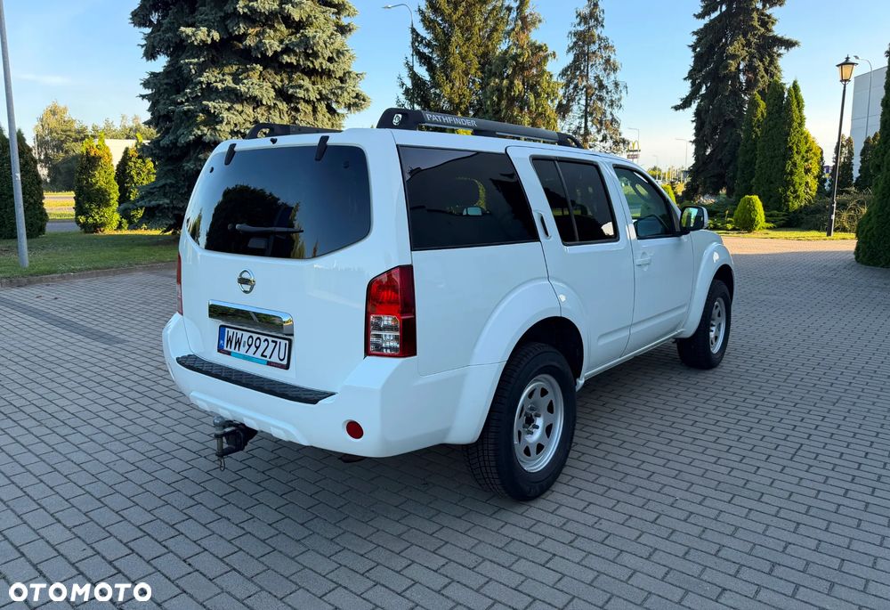 Nissan Pathfinder 2.5 D SE - 4
