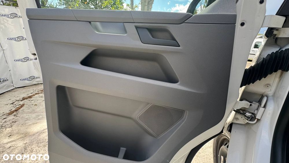 Volkswagen Transporter 2.0 TDI z 2022 roku - 15