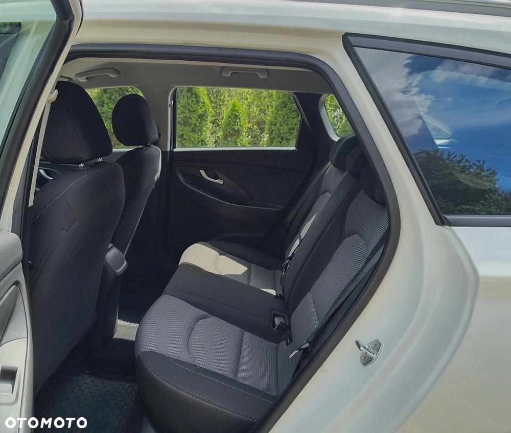 Hyundai i30 1.6 D Comfort - 35