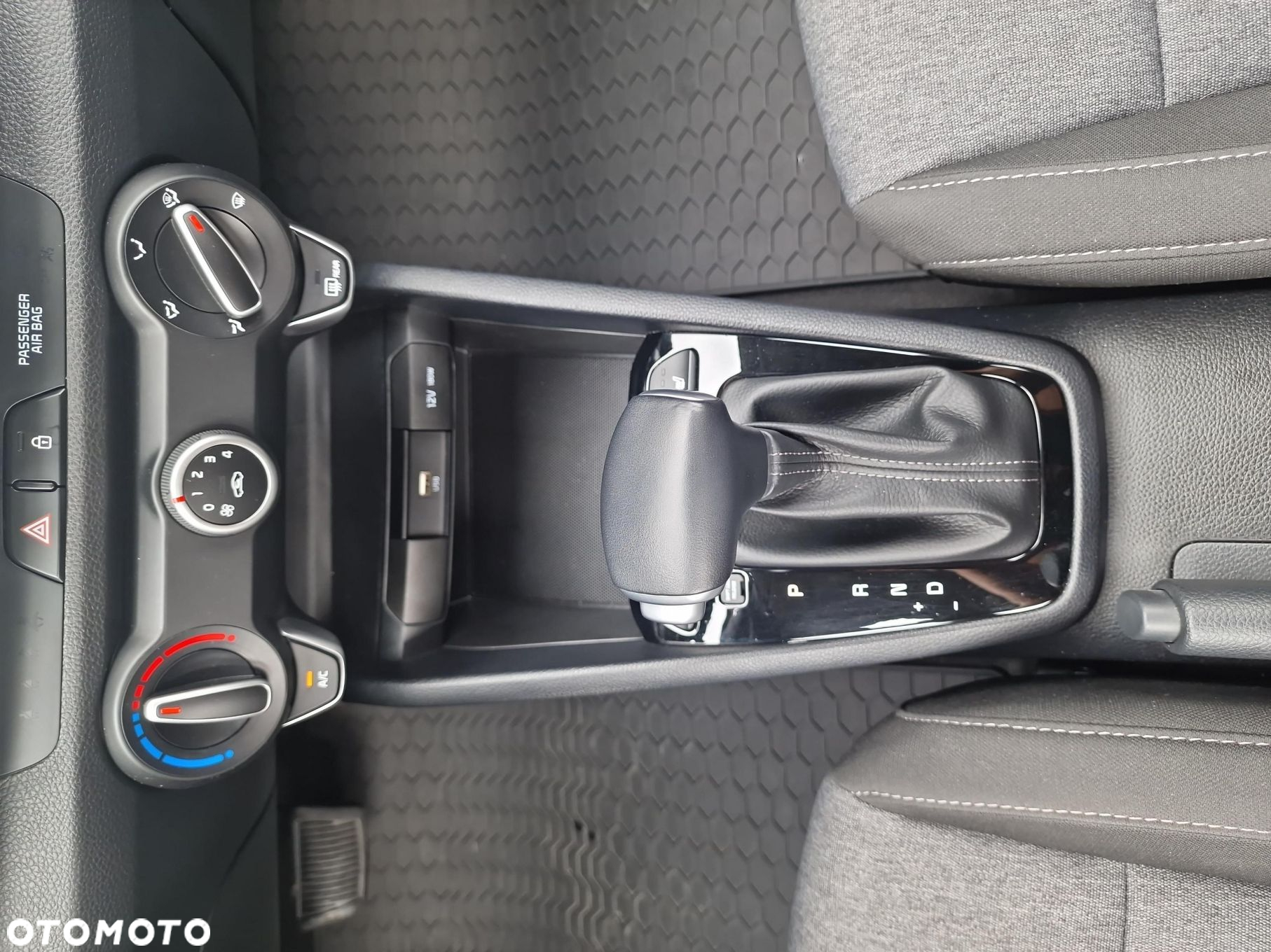 Kia Stonic 1.0 T-GDI L Business Line DCT - 19