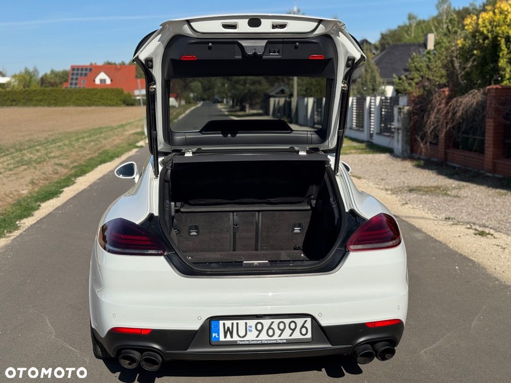 Porsche Panamera GTS PDK - 8