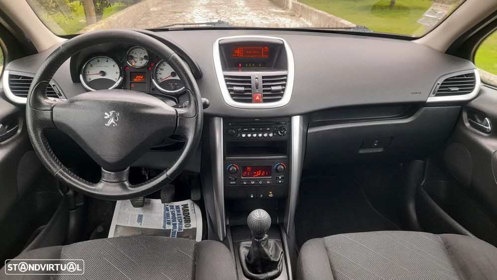 Peugeot 207 1.4 16V Trendy - 18
