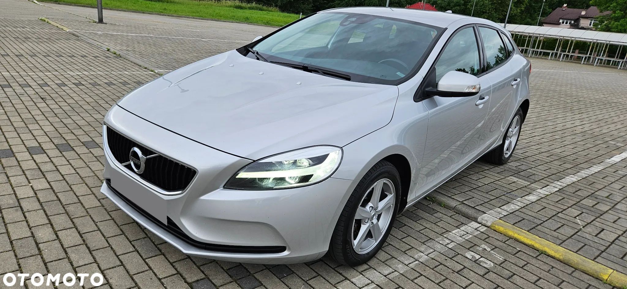 Volvo V40 D2 Drive-E Momentum - 1