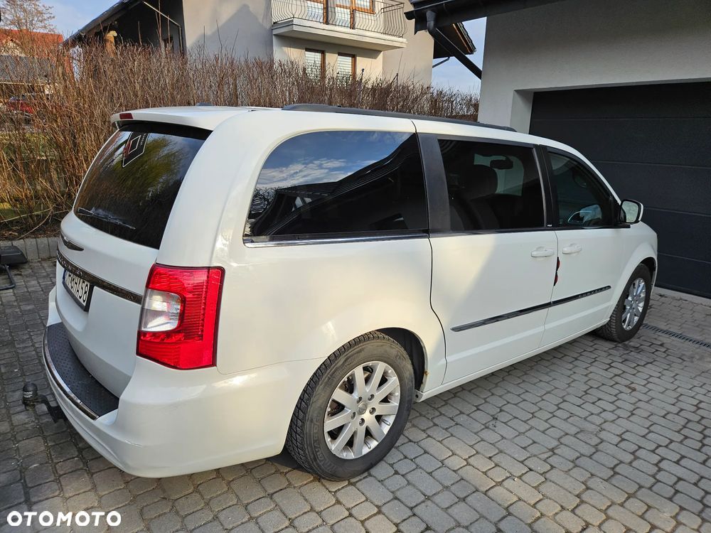 Chrysler Town & Country - 5