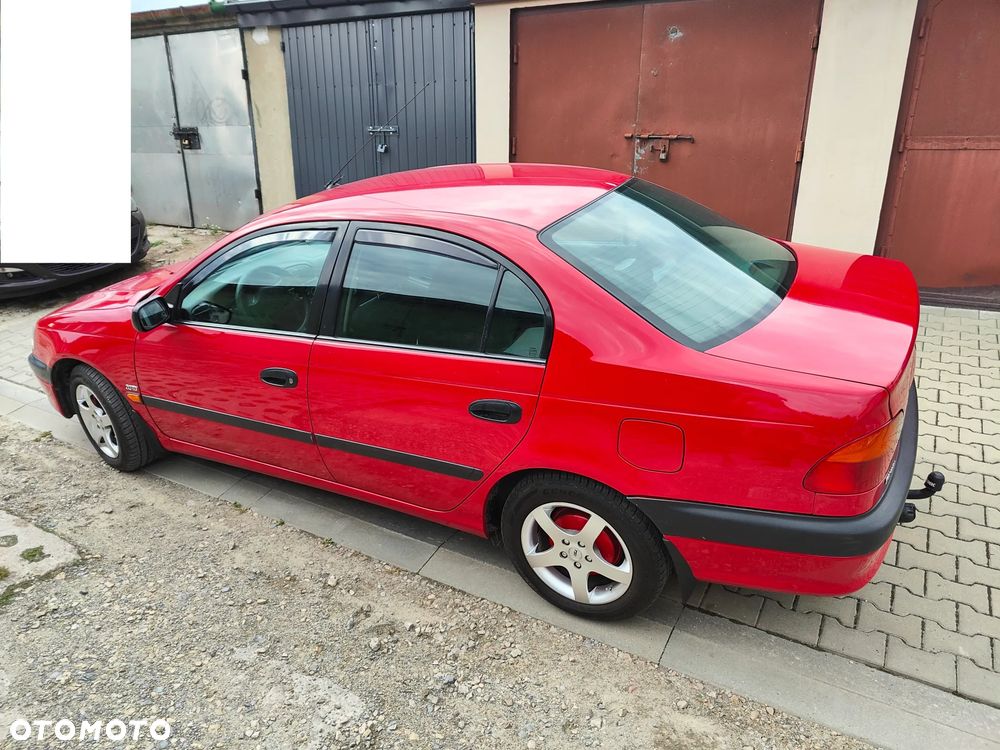 Toyota Avensis - 6