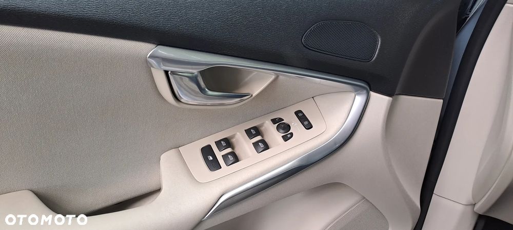 Volvo V40 T3 Geartronic Momentum - 28