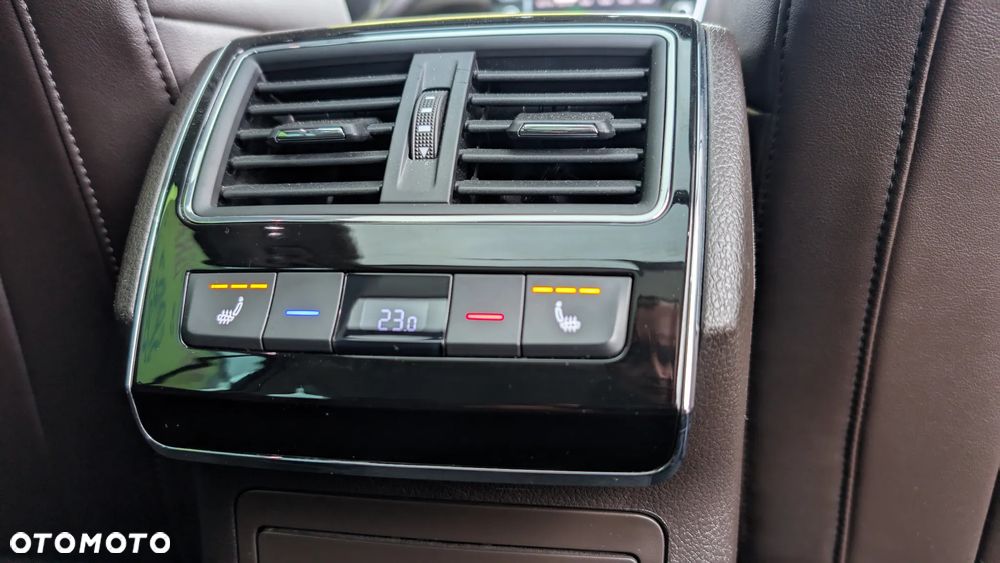 Skoda Superb 2.0 TDI DSG L&K - 34