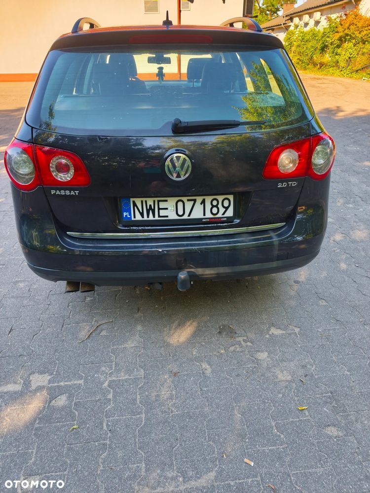Volkswagen Passat 2.0 TDI Individual - 9