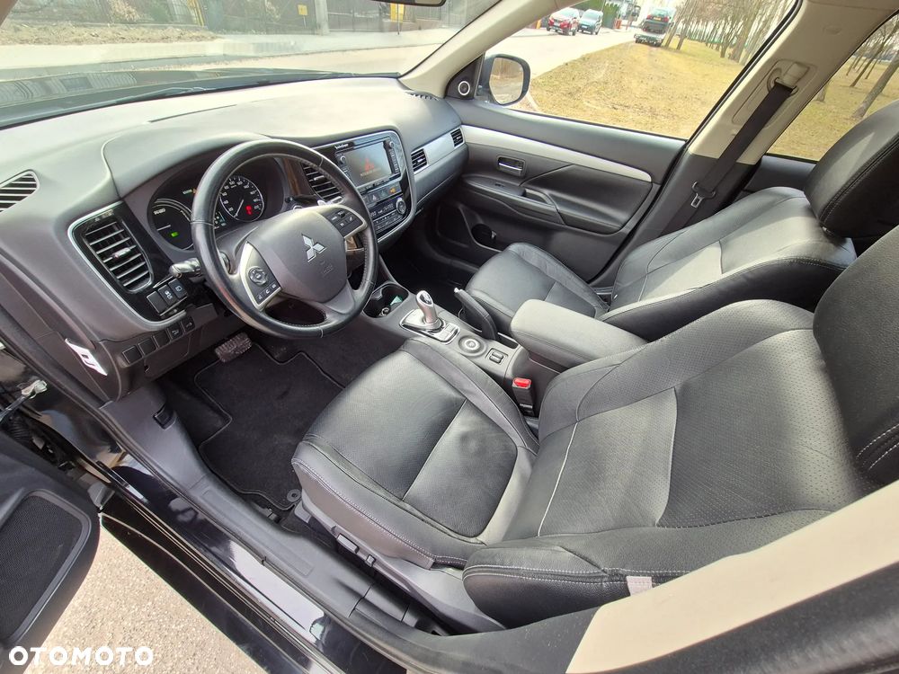 Mitsubishi Outlander - 27