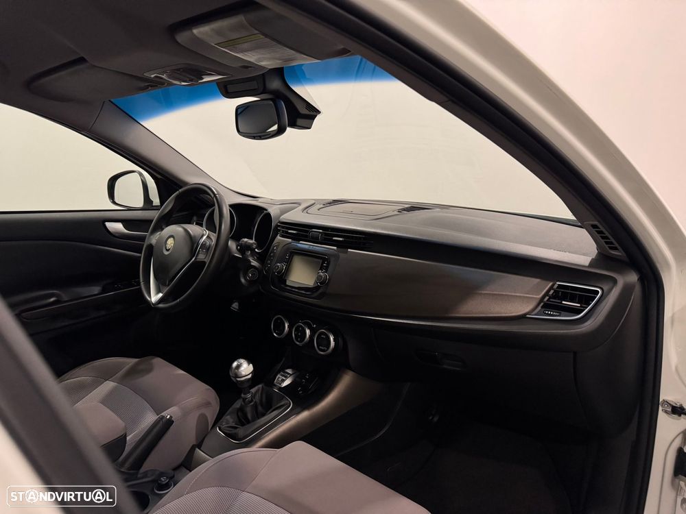 Alfa Romeo Giulietta 1.6 JTDM Distinctive - 25