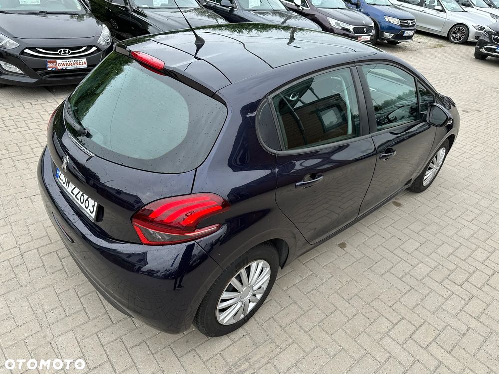 Peugeot 208 - 35