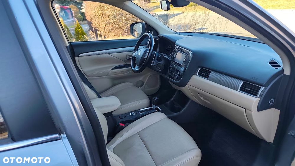 Mitsubishi Outlander 2.2 DI-D 4WD Automatik Diamant Edition+ - 33