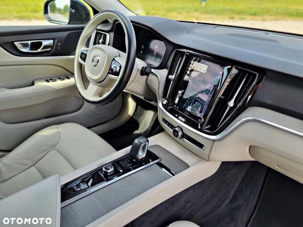 Volvo V60 Cross Country B4 D AWD Ultimate - 27
