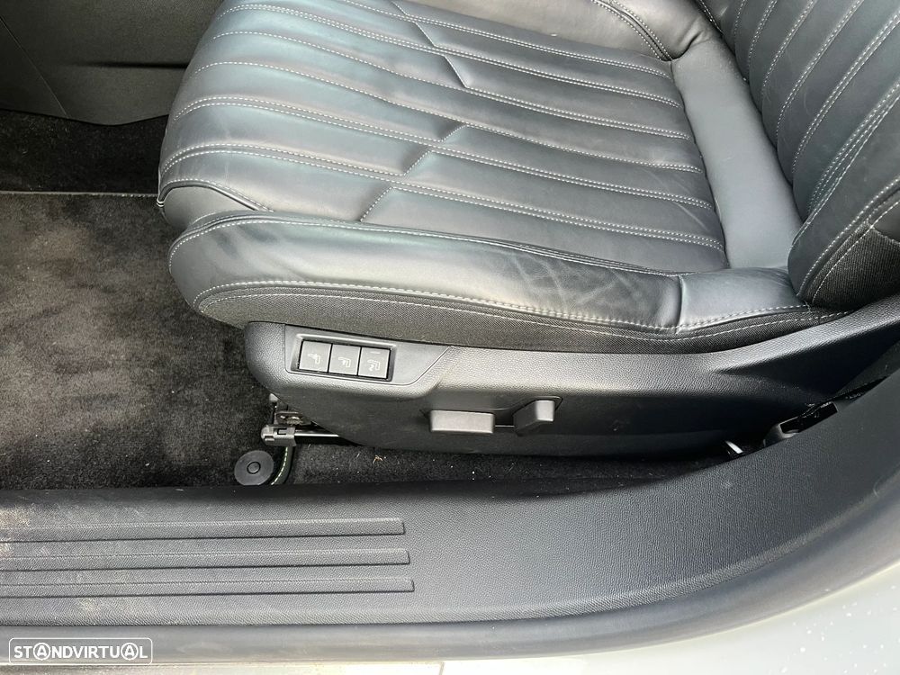 Peugeot 2008 PureTech 130 EAT8 GT - 25