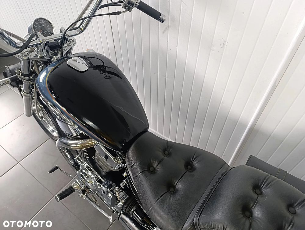 Suzuki Intruder - 11