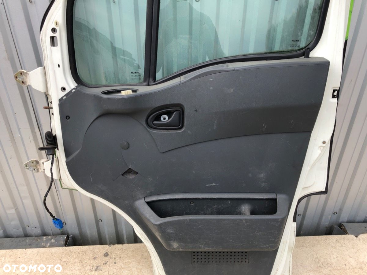 DRZWI PRAWY PRZÓD - 260.00 PLN - IVECO DAILY III Autobus 1999 - 2006 35 S 12, 35 C 12, 40 C 12 85 - 4