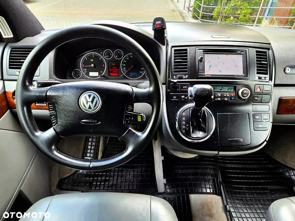 Volkswagen Multivan - 13