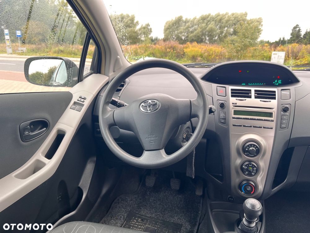Toyota Yaris - 23