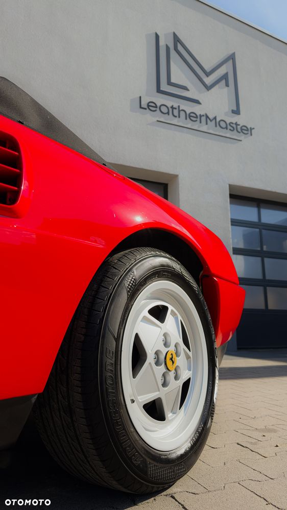 Ferrari Mondial - 13