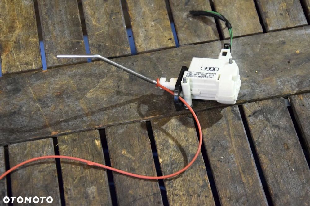 AUDI A3 8P Zamek siłownik klapki wlewu paliwa 8P4862153 - 1