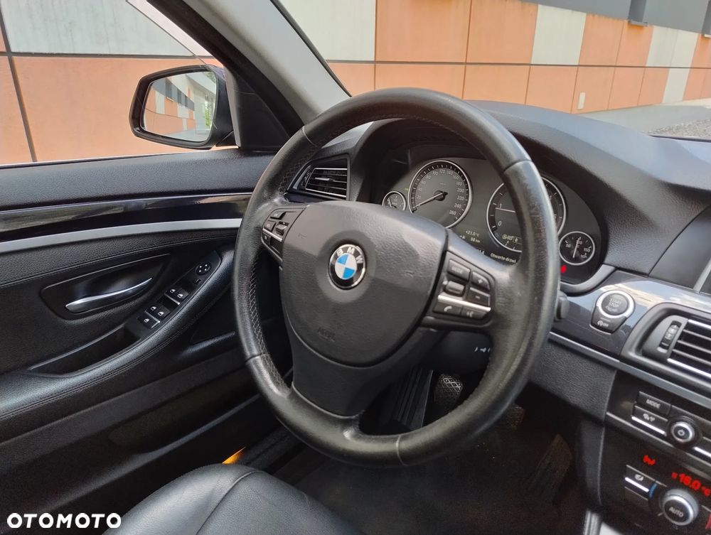 BMW Seria 5 518d - 12