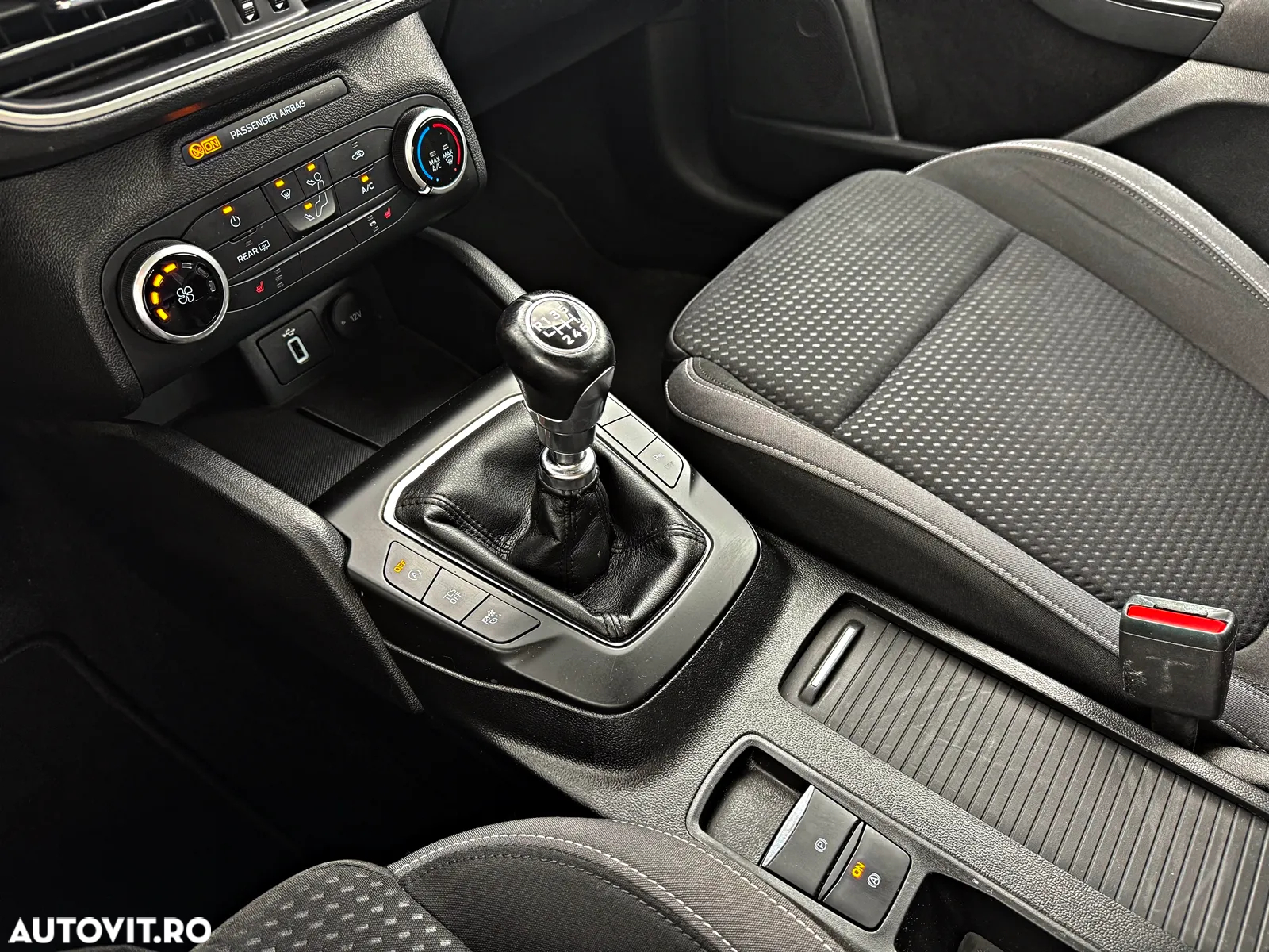 Ford Focus 1.5 EcoBlue Start-Stopp-System COOL&CONNECT - 21