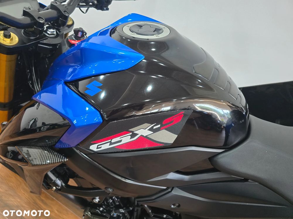 Suzuki GSX - 31