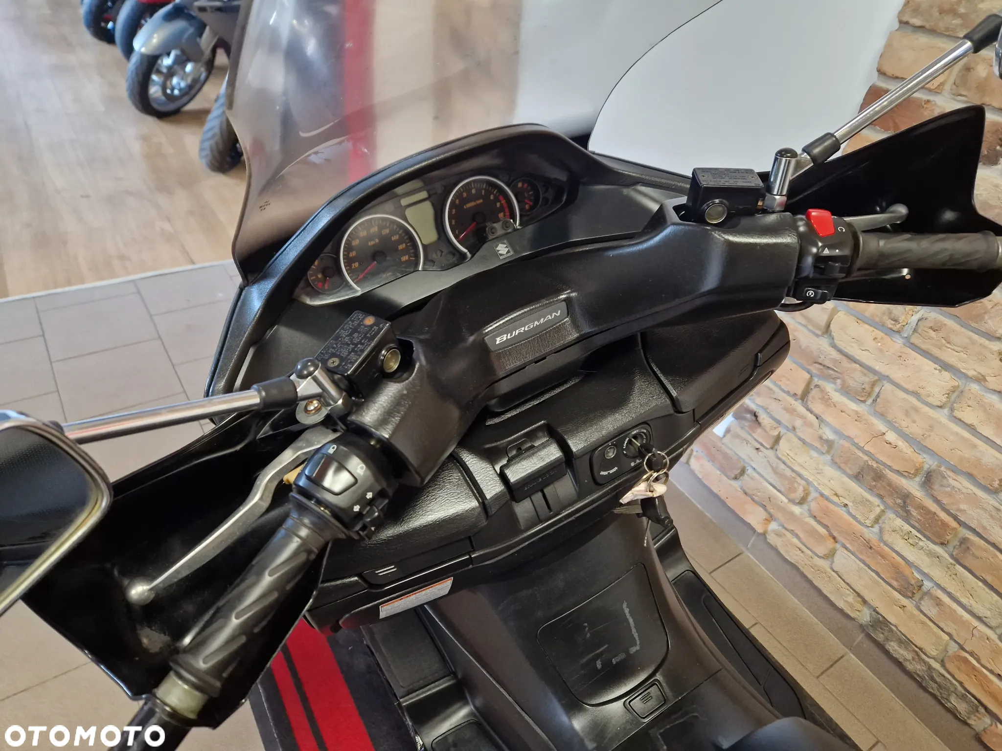 Suzuki Burgman - 13