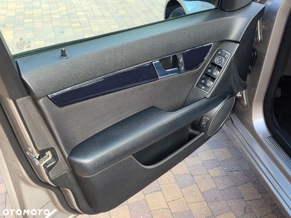 Mercedes-Benz Klasa C 200 (BlueEFFICIENCY) 7G-TRONIC Elegance - 23