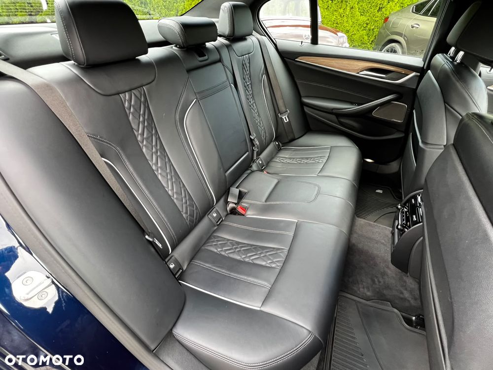 BMW Seria 5 M550i xDrive - 23