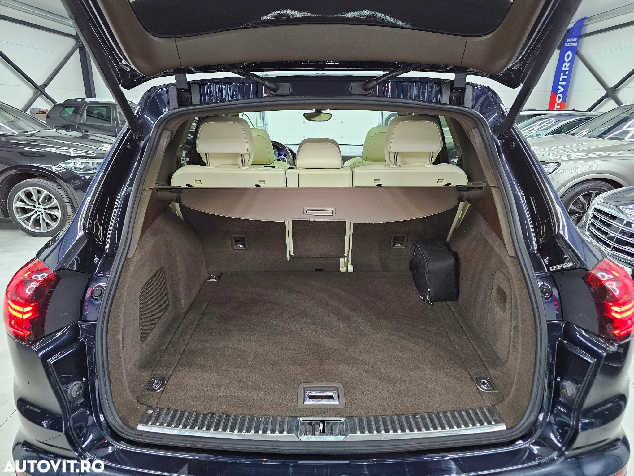 Porsche Cayenne S Hybrid Tiptronic S - 27