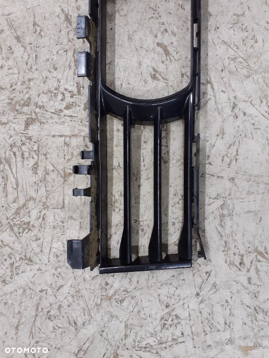 KRATKA ZDERZAKA ŚRODKOWA BMW G30 G31 51117385268 - 2