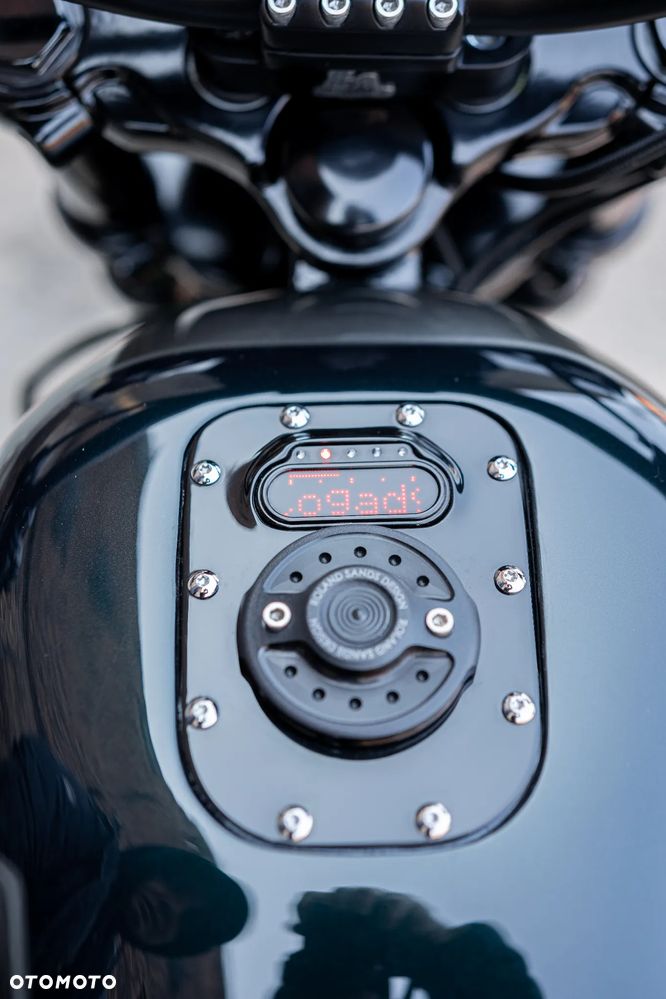 Harley-Davidson Softail Breakout - 21