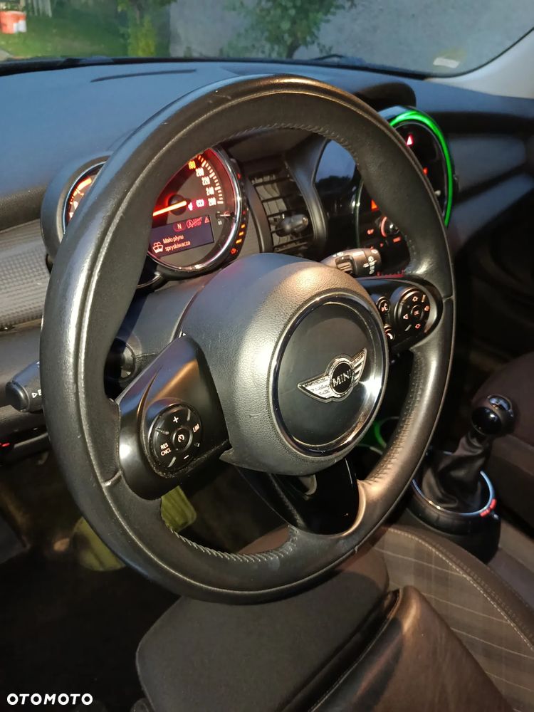 MINI Cooper Seven Chili - 13