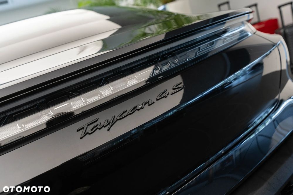 Porsche Taycan 105kWh 4S Black Edition - 35