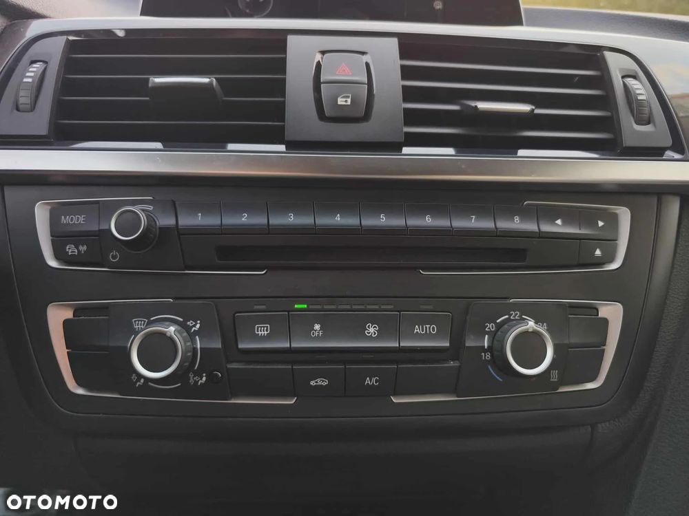 BMW Seria 3 318d Blue Performance - 32