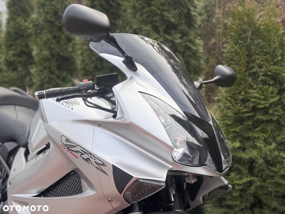 Honda VFR - 11