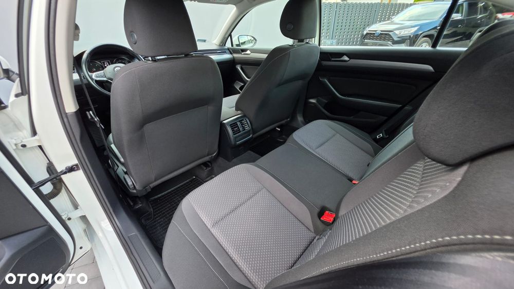 Volkswagen Passat 2.0 TDI EVO Essence - 9