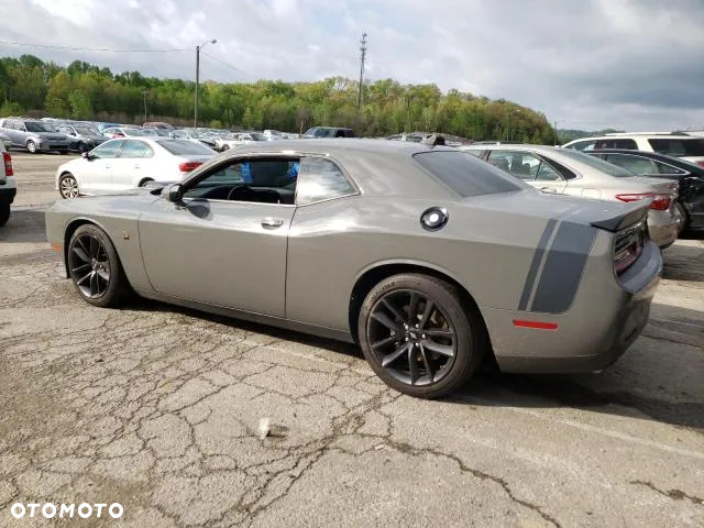 Dodge Challenger - 2