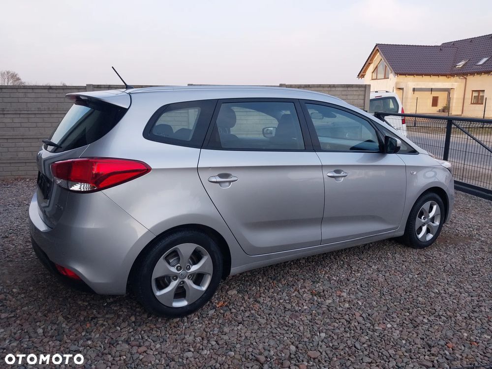 Kia Carens 1.7 CRDi 136 Dream Team Edition - 9