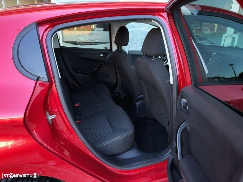 Peugeot 208 1.2 PureTech Style - 8