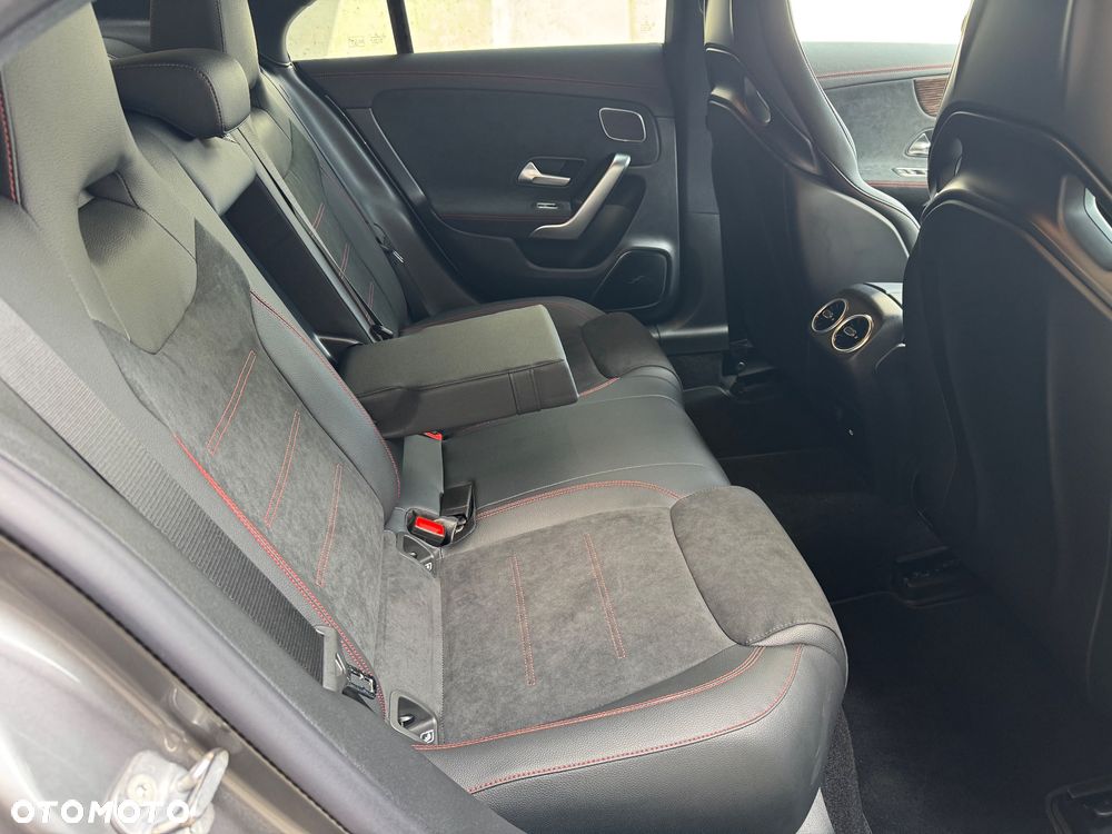 Mercedes-Benz CLA AMG 45 S 4-Matic+ 8G-DCT - 17