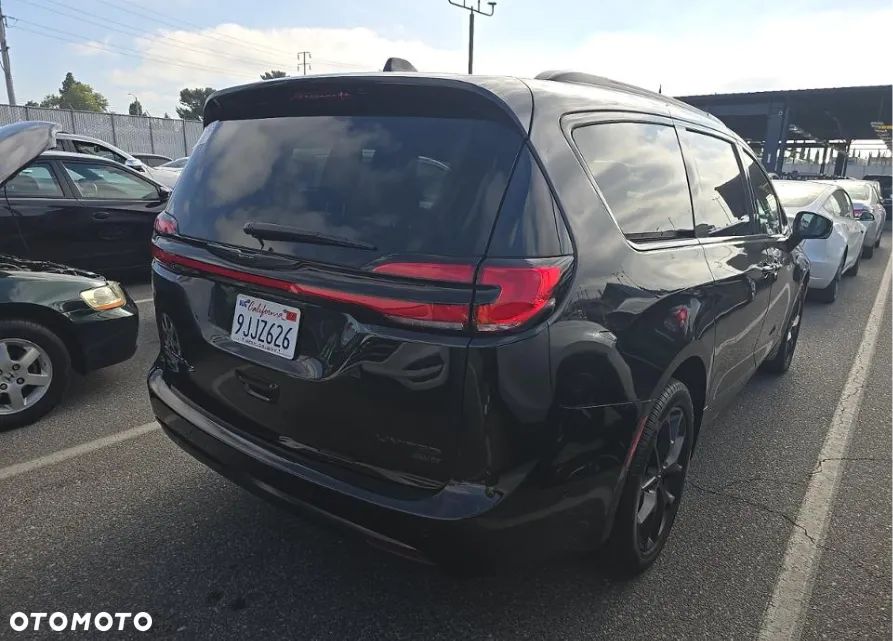 Chrysler Pacifica - 4