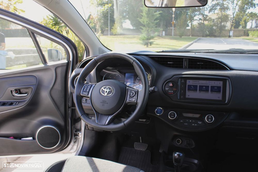 Toyota Yaris 1.5 HSD 20 Anos - 9