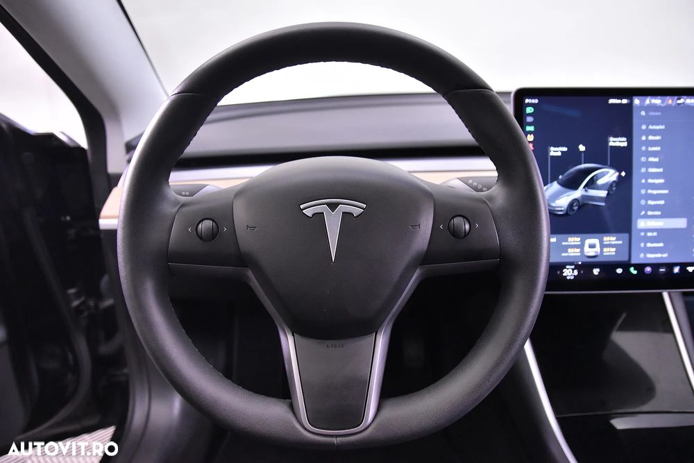Tesla Model 3 Long Range - 15
