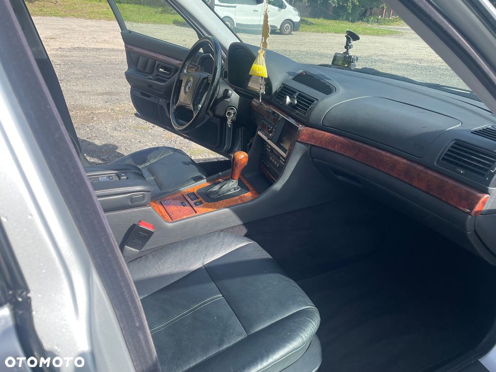 BMW Seria 7 728i L - 11