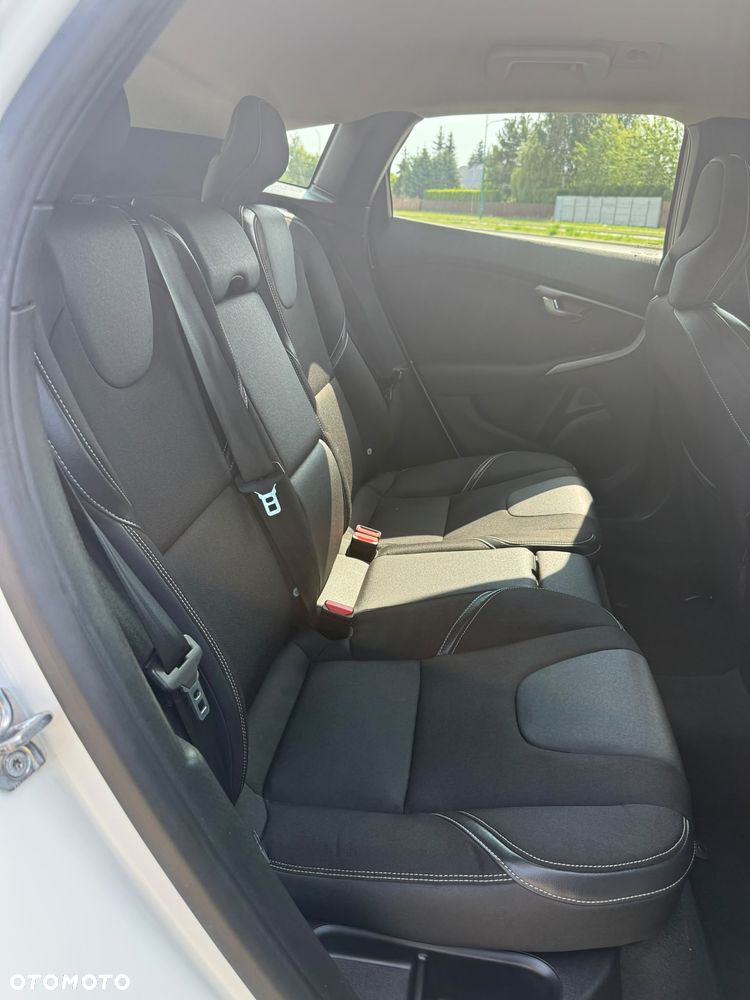 Volvo V40 D2 Momentum - 13