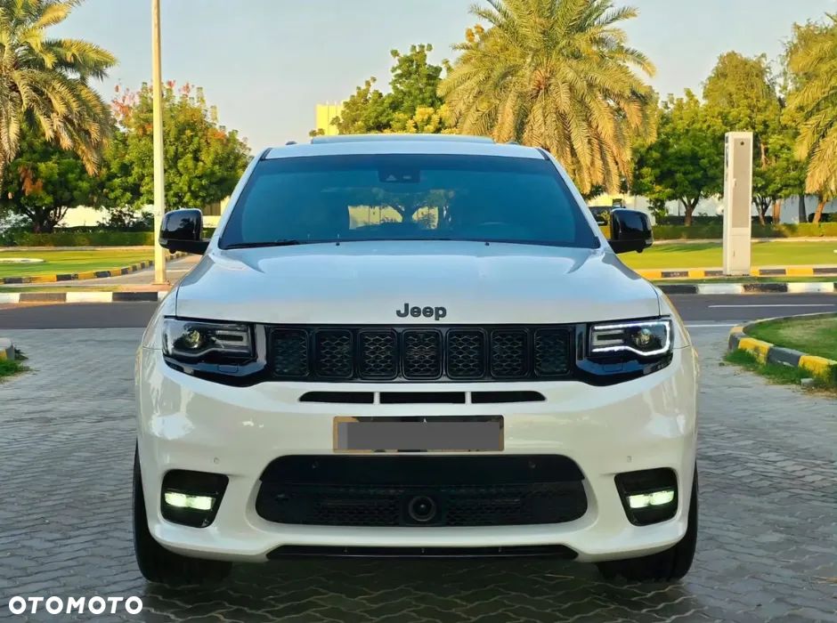 Jeep Grand Cherokee SRT8 - 9